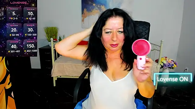 Julia_Dean webcam