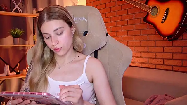 EllieCutes webcam