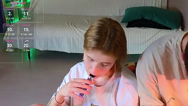 two_gerls_here webcam