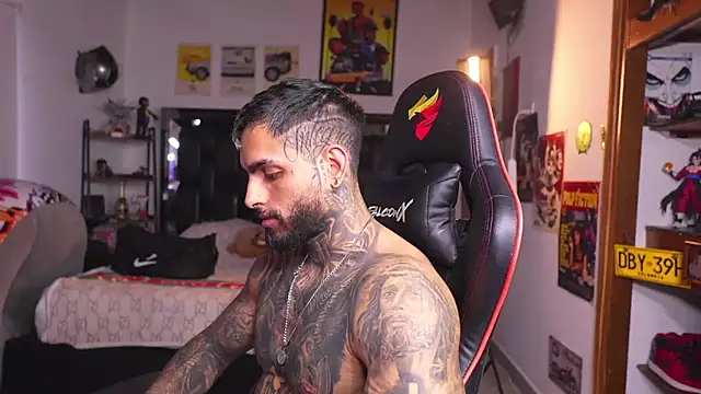 logan_hugh8 webcam