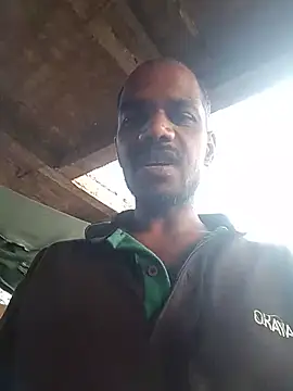 Daddyishere_19 live cam
