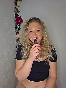 Anna-Lustig live cam on StripChat