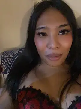 hugecock_tamira live cam