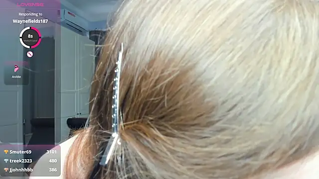LavenderMitten live cam on StripChat