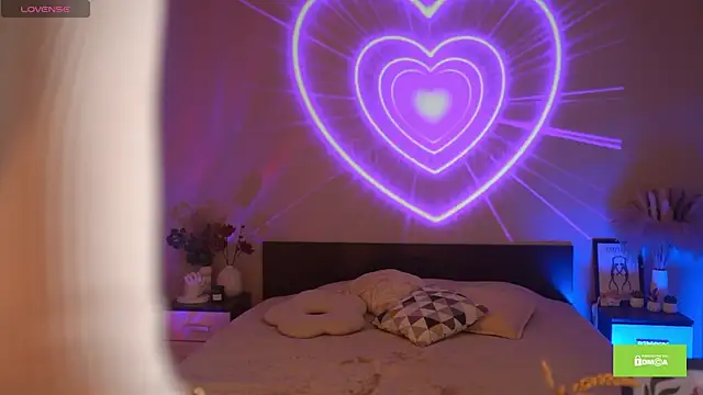 Emmiellee live cam on StripChat