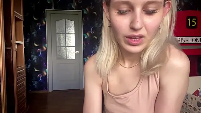 Nelly_Gilbert live cam on StripChat