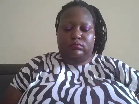 fat_ebonyqueen live cam on StripChat