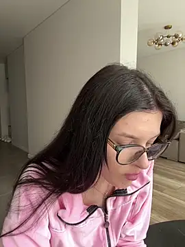little_belucci live cam on StripChat