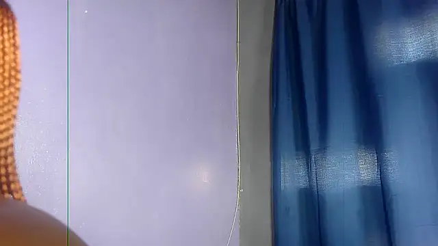 CurvyLara webcam