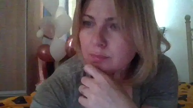 ElenaLove888 webcam