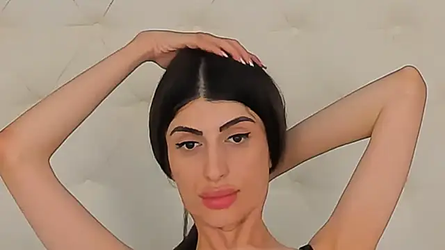 SkinnyDolly live cam