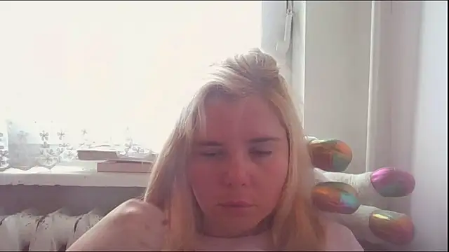 hornyelena's live room