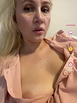 YourBlondee