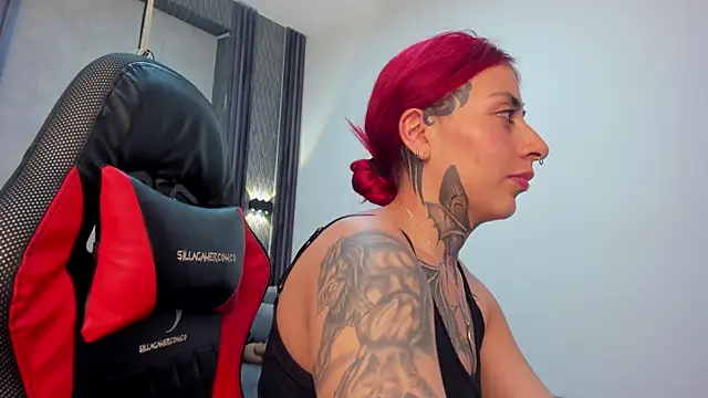 selene_red_ live cam