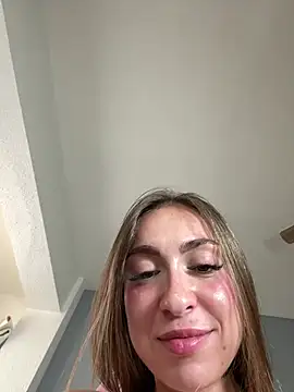 alicewonder_8 - Alicewonder_8's free webcam - UK Sex Cams