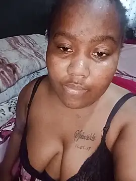 ChubbyMidgetxxx19 webcam
