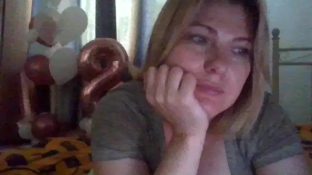 ElenaLove888 live cam on StripChat