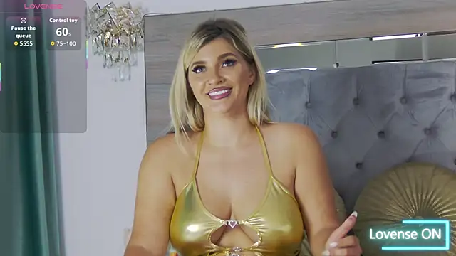Lorehottie webcam