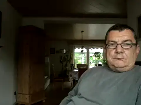 nobbie444 (M mature) - make me happy