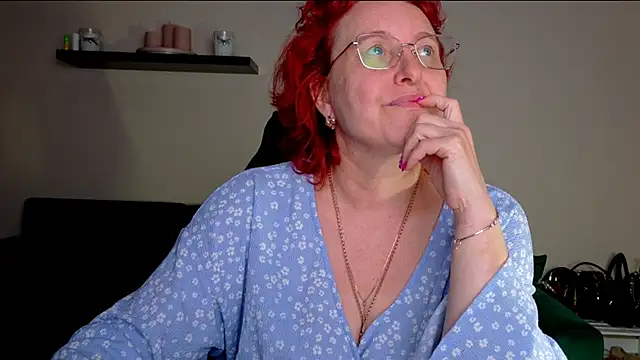 joannaandneighbour (F mature) - Pussy open