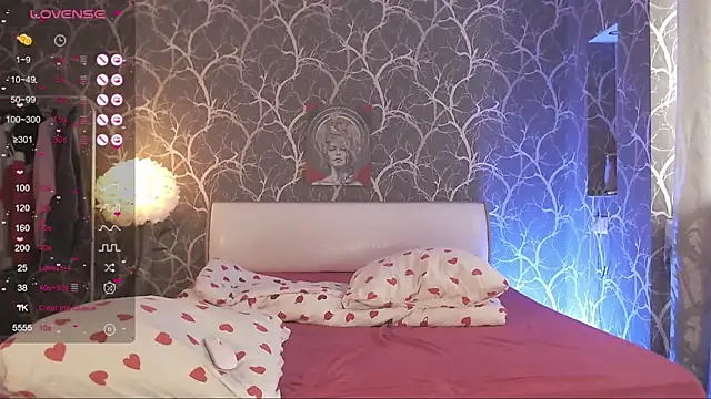 miamiameow - MiaMiaMeow's free webcam - UK Sex Cams