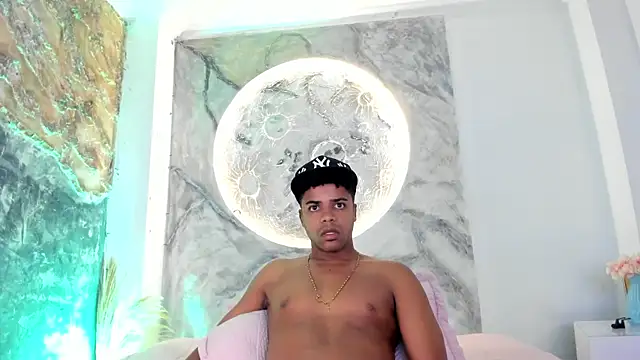 TaylorClay_ webcam