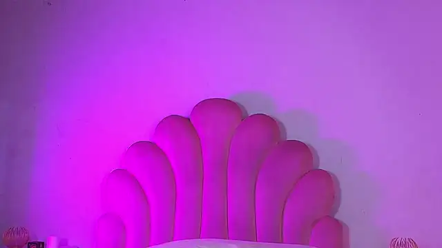 MiaColucci18 webcam