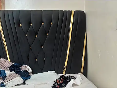 sexyleah25 webcam