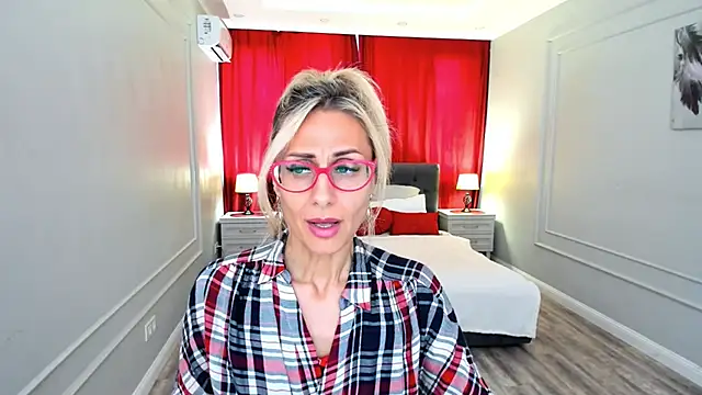 MuseOfStage live cam on StripChat