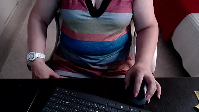 leonela_69 webcam
