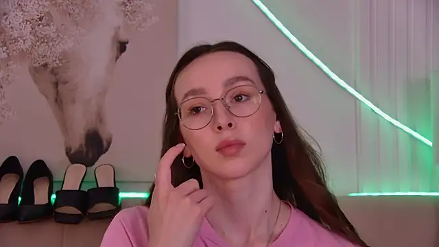 Emily_Simon live cam on StripChat