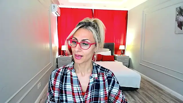 MuseOfStage live cam on StripChat