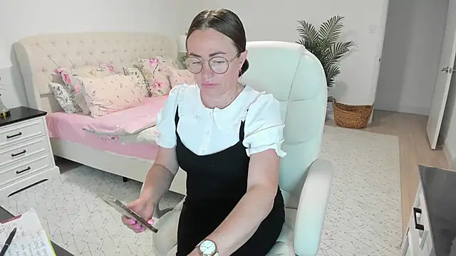 vika73 - Vika73's free webcam - UK Sex Cams