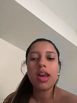 lusty_lunaa (F teen) - spread pussy close up 2 min cntrl