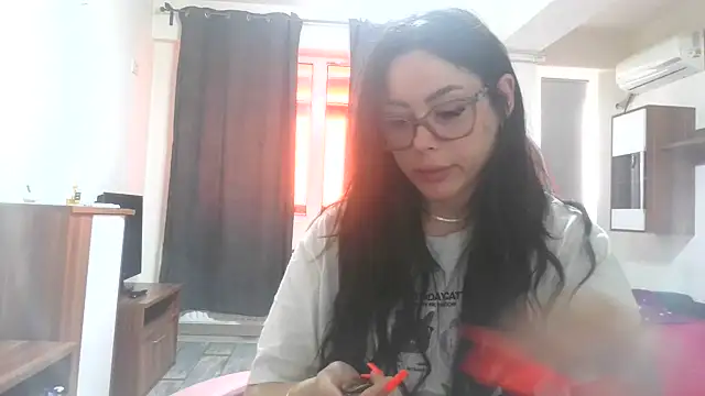 LovelyJulliette webcam