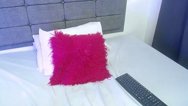 Emily_milfF webcam