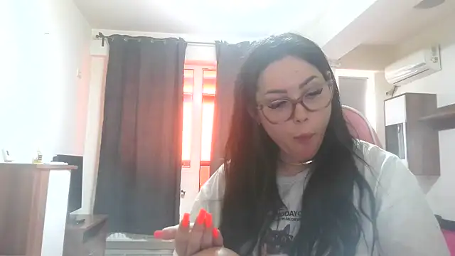 LovelyJulliette webcam