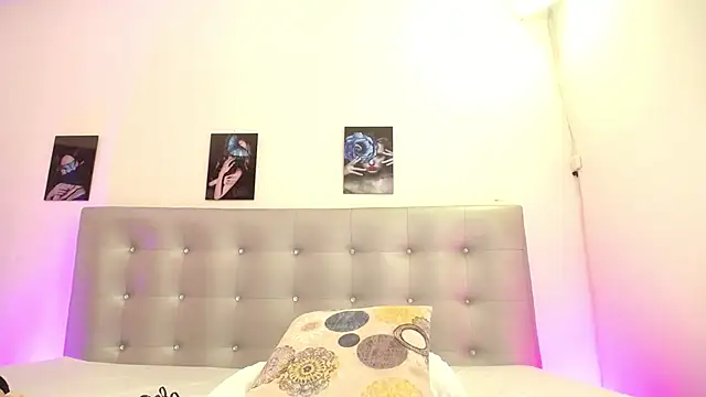 horny-juliette webcam