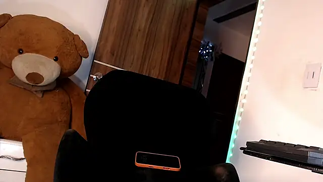 mistressbigcock777 webcam