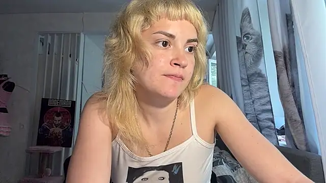 FreedaDeloach webcam
