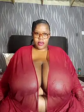 BoobsQueen46K webcam