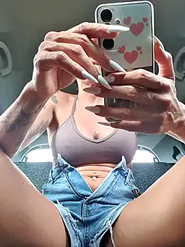 sexy7883 (F milf) - Parking risk-@nuda porta aperta da troia