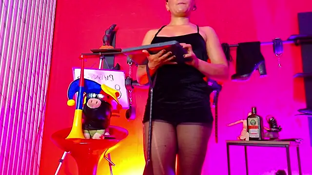 MistressSlut1 webcam