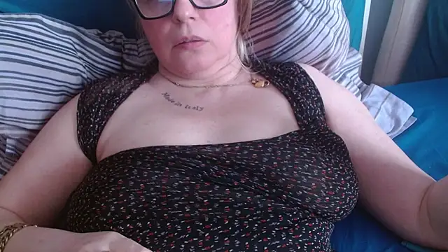 martachatte - Martachatte's free webcam - UK Sex Cams