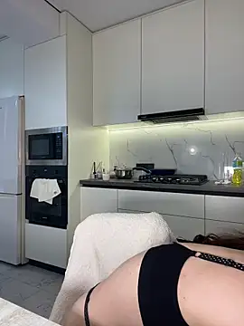CurlyLara live sex cam