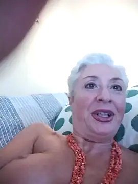 divinaerotica live cam on StripChat