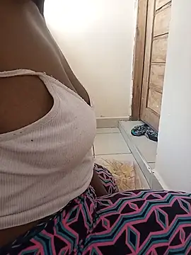 zainabsmile webcam
