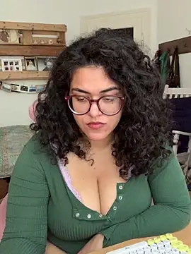 Curvydesifromgermany webcam