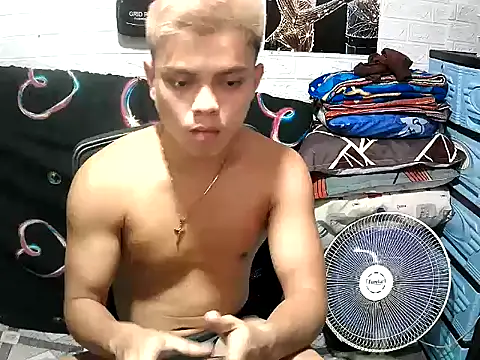 Theboy_cummerx69 webcam