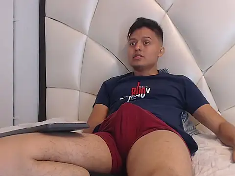Kevin_Charless live cam on StripChat